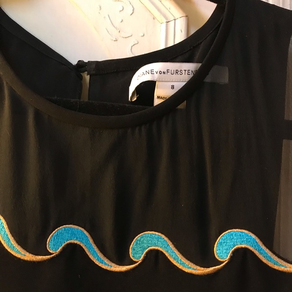 Dress with velvet waves - Picture 3 of 4